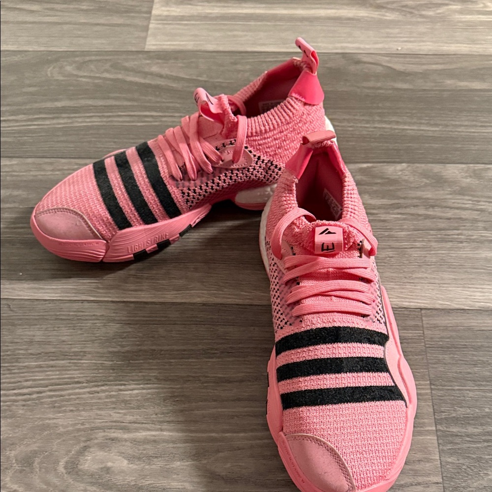 Men's Athletic Knit Lace-Up Shoes in Pink with Black Stripes